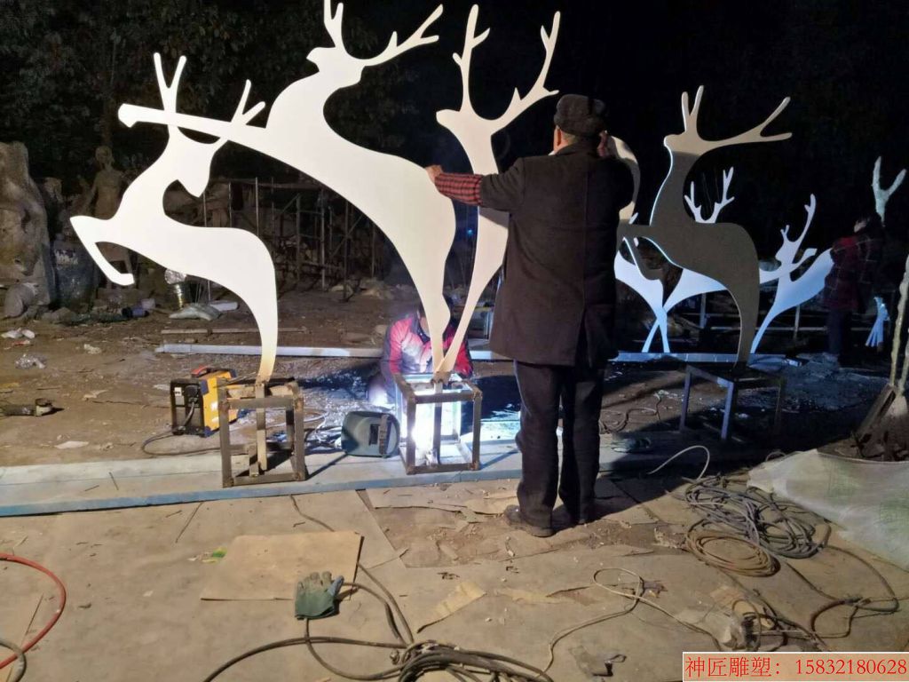 不锈钢剪影鹿雕塑 抽象鹿雕塑摆件 室外公园动物鹿